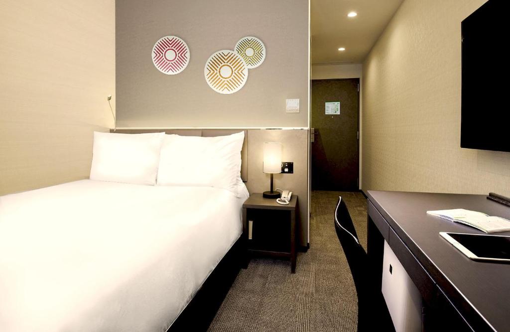 Postel nebo postele na pokoji v ubytování Holiday Inn & Suites Shin Osaka by IHG