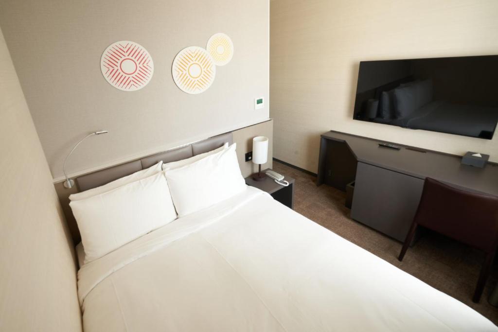 Postel nebo postele na pokoji v ubytování Holiday Inn & Suites Shin Osaka by IHG