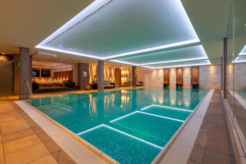 Bazén v ubytování Sackmann Genuss und Spa Resort nebo v jeho okolí