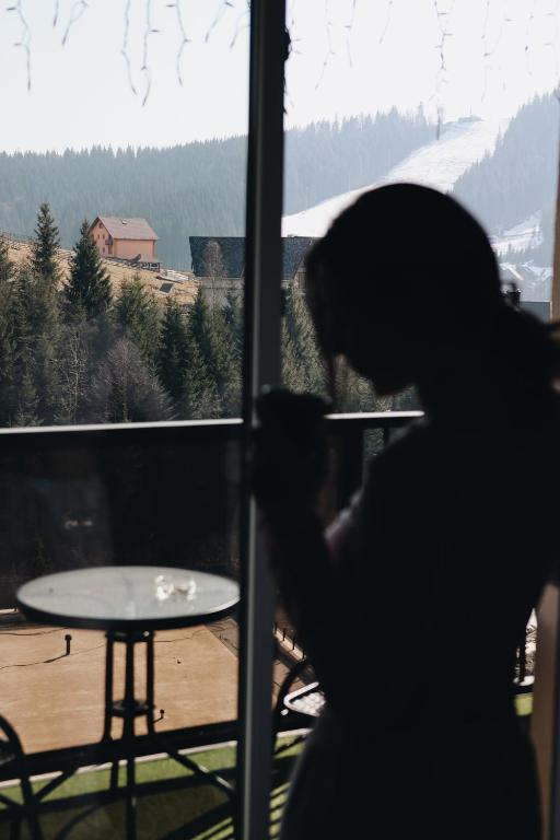 Nespecifikovaný výhled na hory nebo výhled na hory při pohledu z hotelu