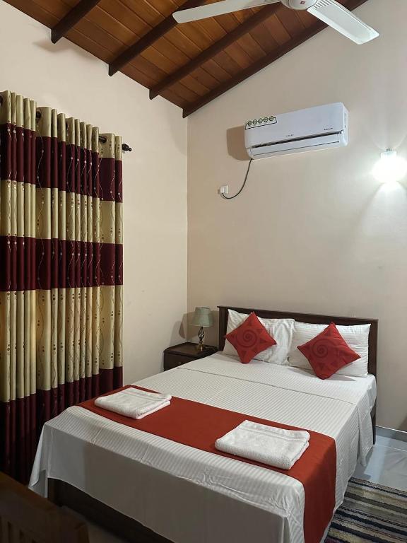 Lahiru Airport Villa - 2