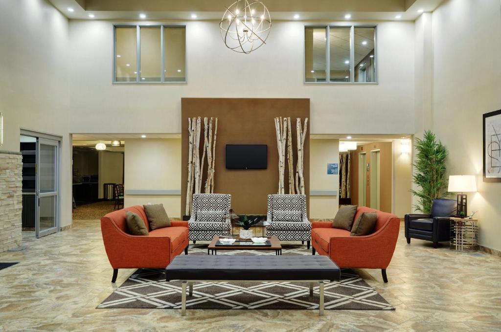 Posezení v ubytování Pomeroy Inn and Suites Vermilion