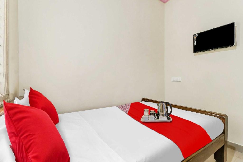 Ένα ή περισσότερα κρεβάτια σε δωμάτιο στο Hotel O Sri Banashankari Residency