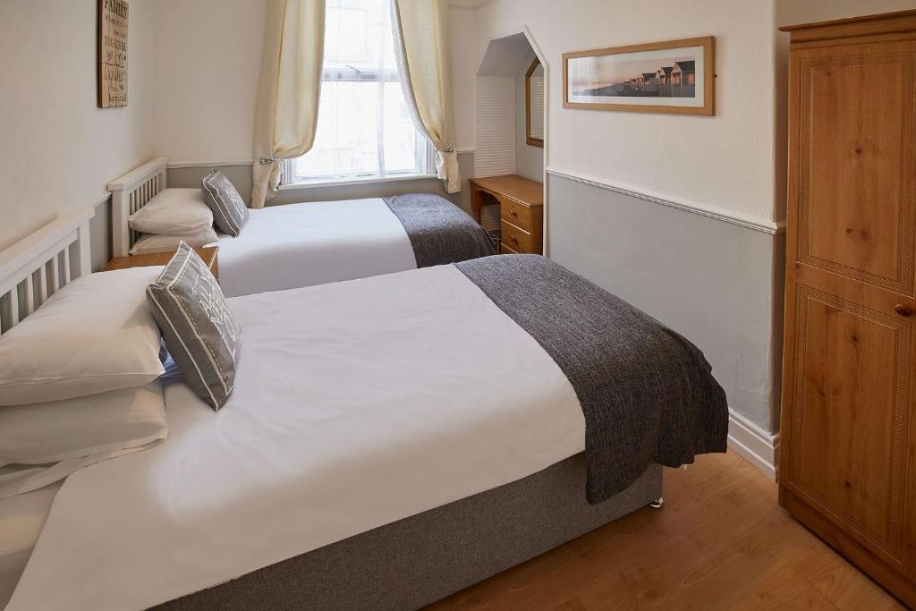 Apartment 2 Glencoe Holiday Apartments Whitby 6