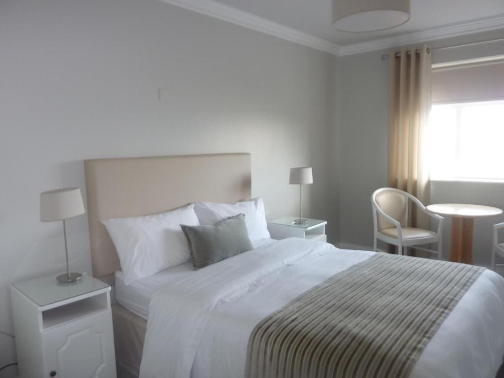 Postel nebo postele na pokoji v ubytování Westwinds Guestlodge