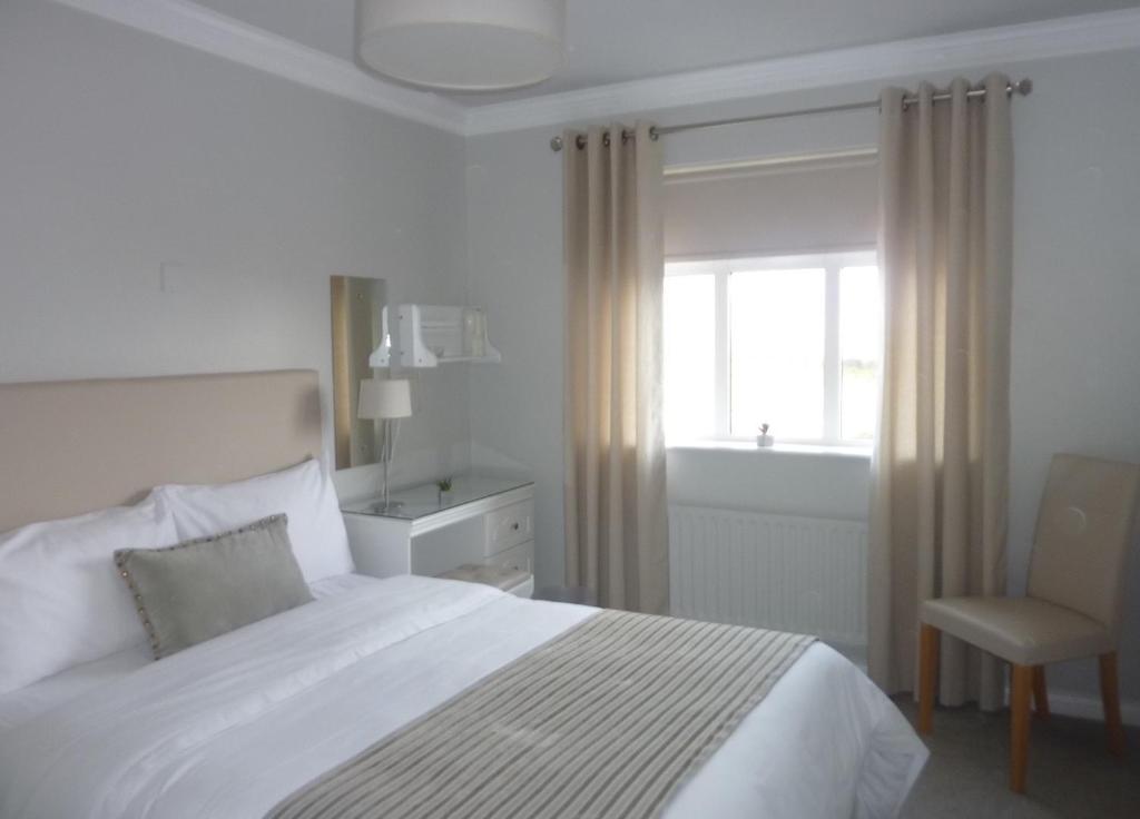Postel nebo postele na pokoji v ubytování Westwinds Guestlodge