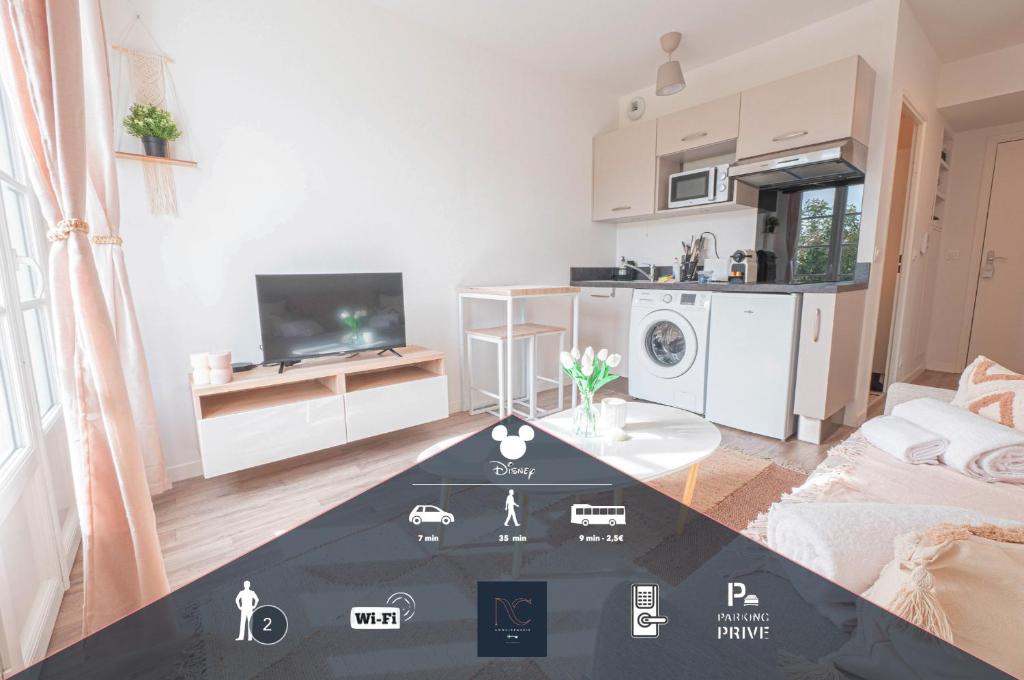 Il comprend un petit salon avec une cuisine et un salon avec dans l'établissement *Disneyland-Paris* Studio, 2pers, Parking, Wifi, à Serris