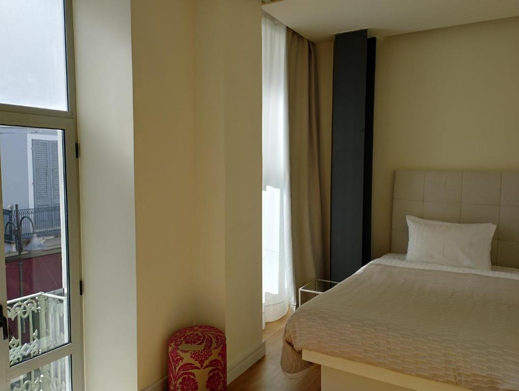 Postel nebo postele na pokoji v ubytování Elite Patras Suites