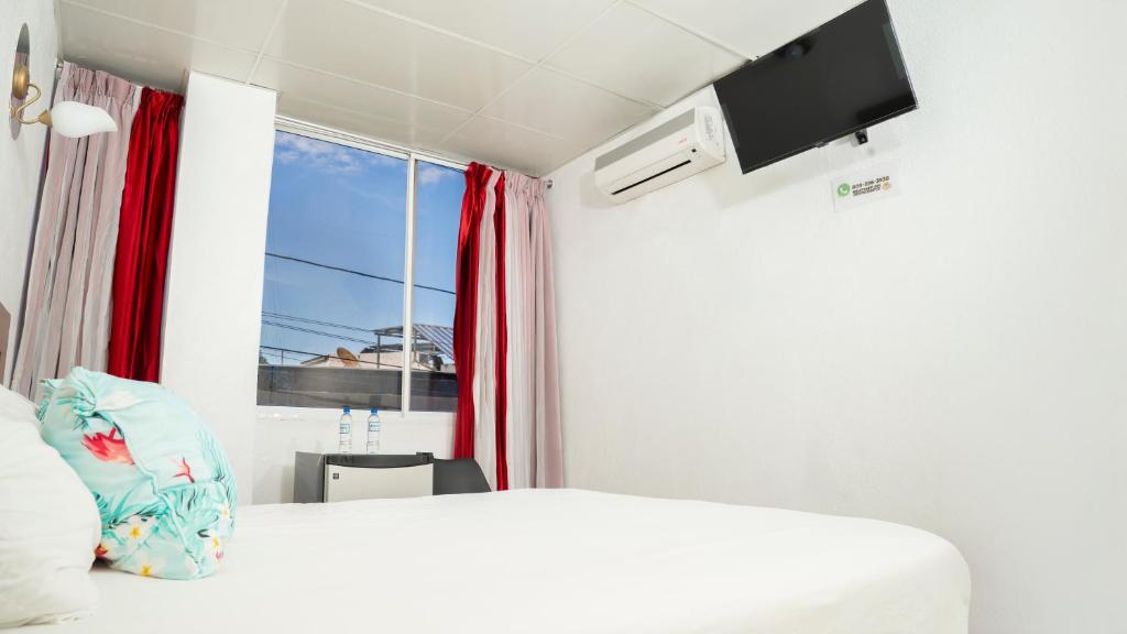 Hotel Gold Premium - Deluxe Room (2 Adults + 1 Child)