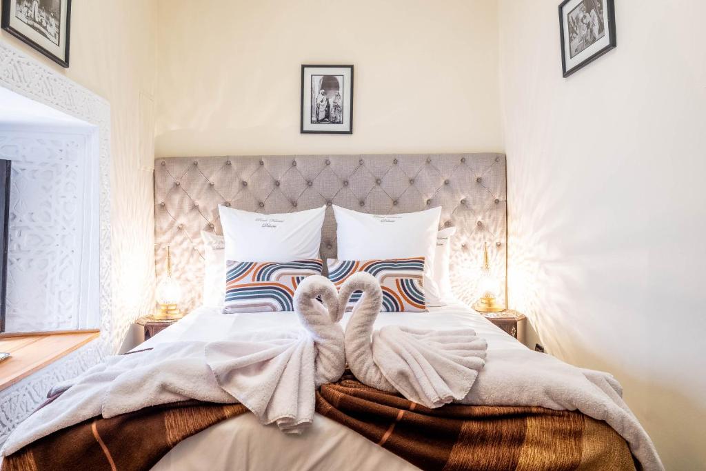 Postel nebo postele na pokoji v ubytování Riad Kamal Deluxe