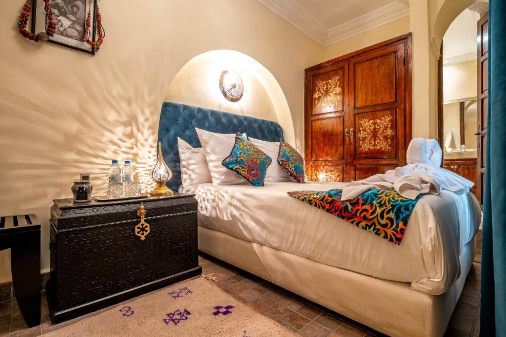 Postel nebo postele na pokoji v ubytování Riad Kamal Deluxe