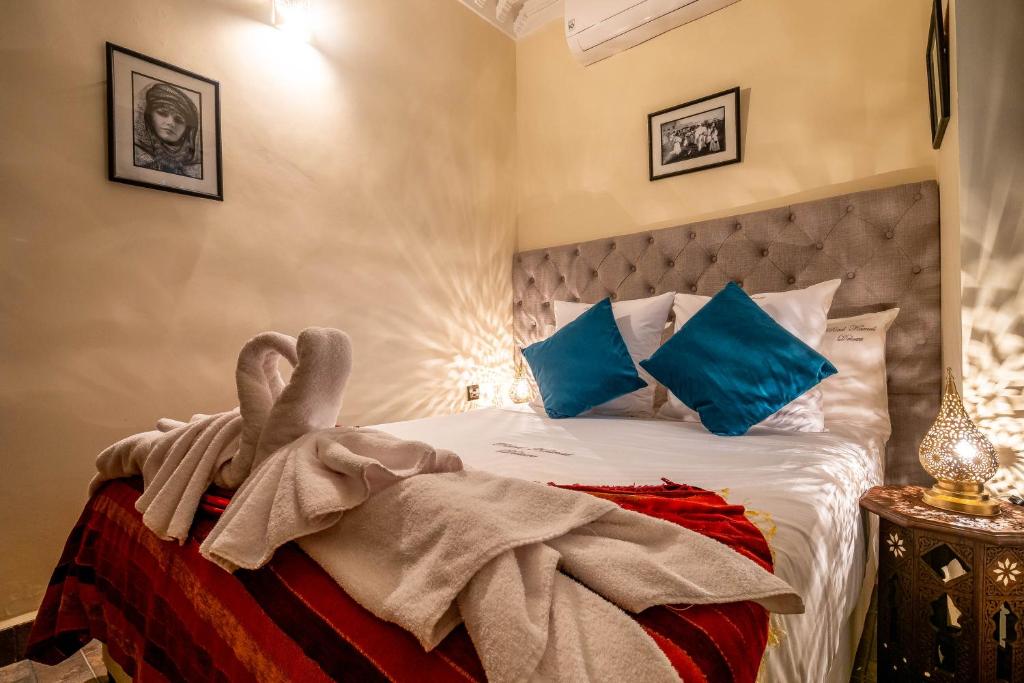 Postel nebo postele na pokoji v ubytování Riad Kamal Deluxe