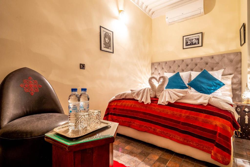 Postel nebo postele na pokoji v ubytování Riad Kamal Deluxe