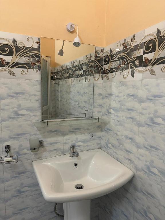 Lahiru Airport Villa - 3