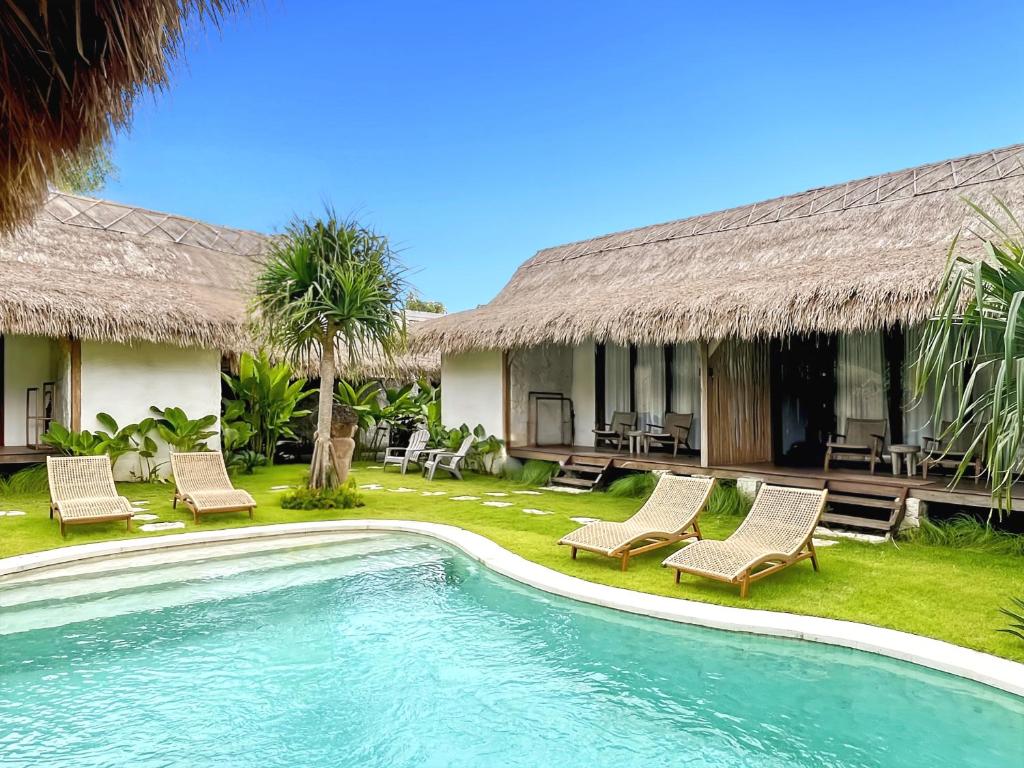 Swimmingpoolen hos eller tæt på Villa Belimbing Bingin Beach