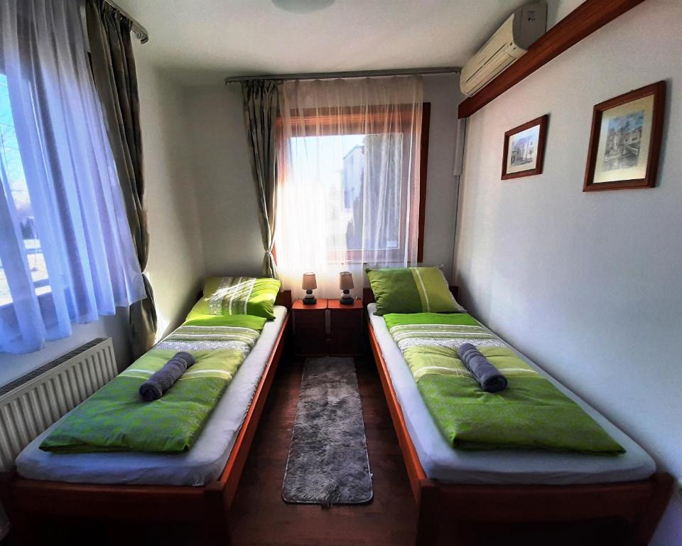 Postel nebo postele na pokoji v ubytování Szt Kristóf Bed and Breakfast