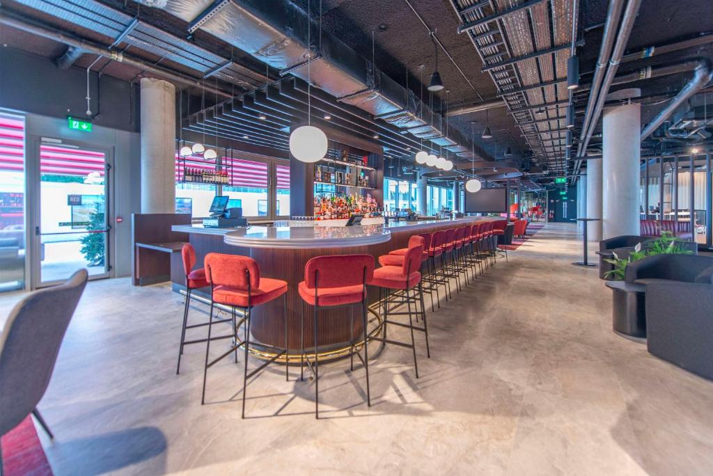 Radisson RED Galway - Resim 21