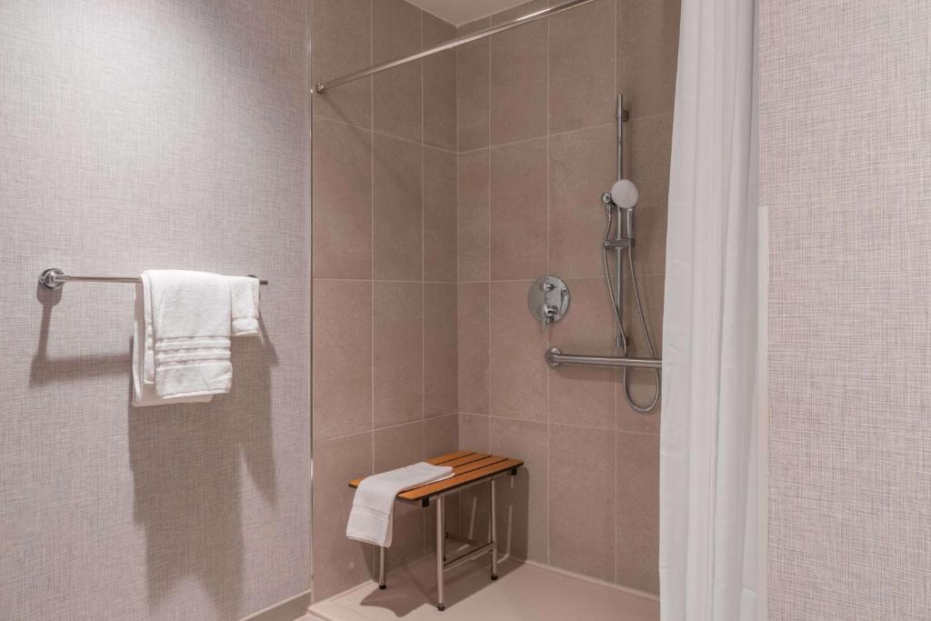 Koupelna v ubytování Drury Plaza Hotel College Station