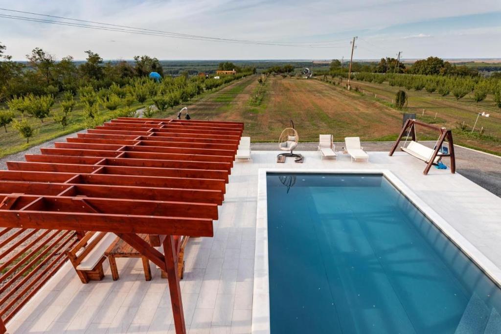 Bazen u objektu Villa Katarina Aljmaš ili u blizini
