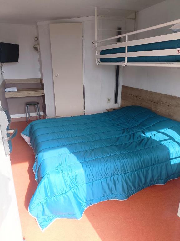 Postel nebo postele na pokoji v ubytování FASTHOTEL Reims Est - Taissy