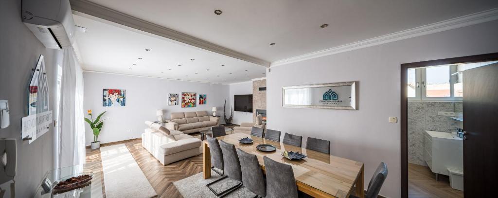 Televízia a/alebo spoločenská miestnosť v ubytovaní Budapest Harmony Apartments