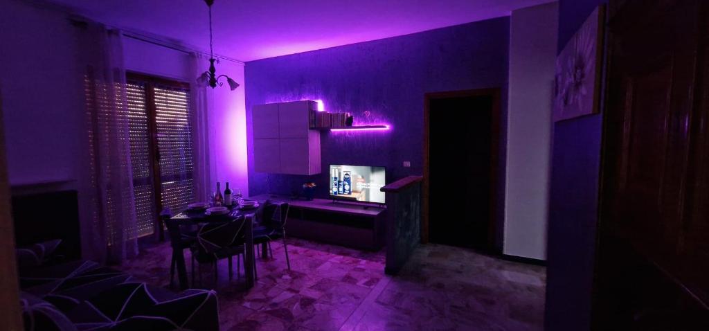 a purple room with a table and a dining room at Umberto House in Nizza Monferrato