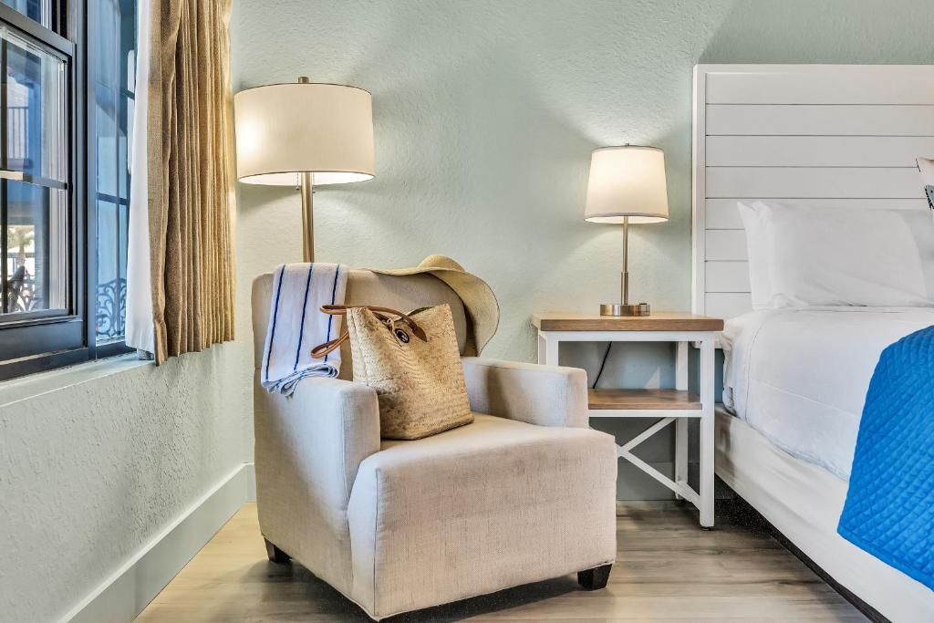 Ein Bett oder Betten in einem Zimmer der Unterkunft Beachside Inn