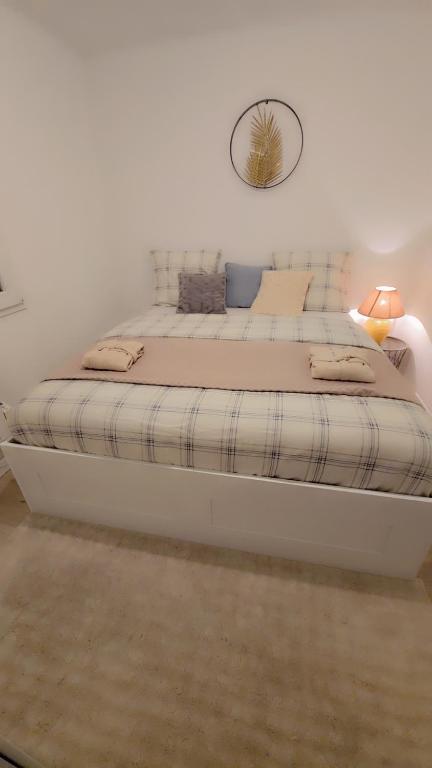Ένα ή περισσότερα κρεβάτια σε δωμάτιο στο Chambre