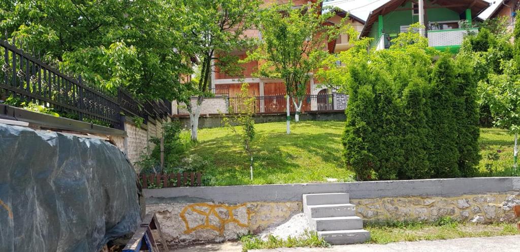 Κήπος έξω από το Alma's Sweet Home