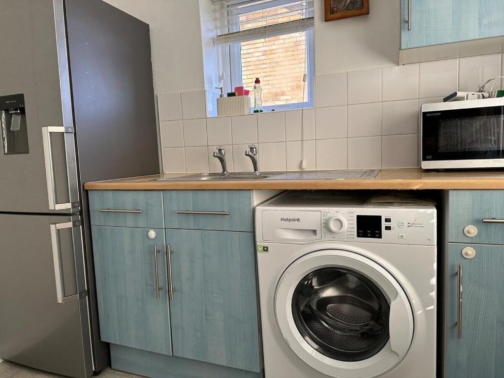 Place to stay up Ipswich near the train station, football stadium, waterfront 5