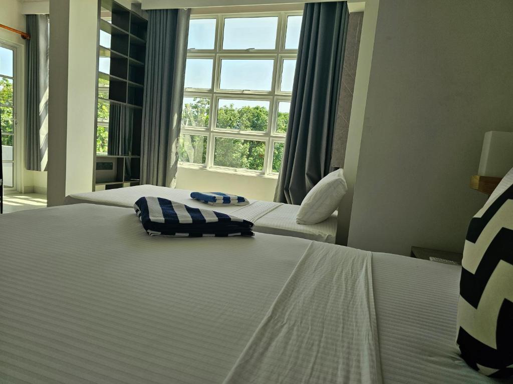 Shams Thoddoo - View 30