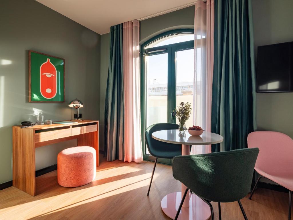 Numa Lisbon Anjos - Resim 28