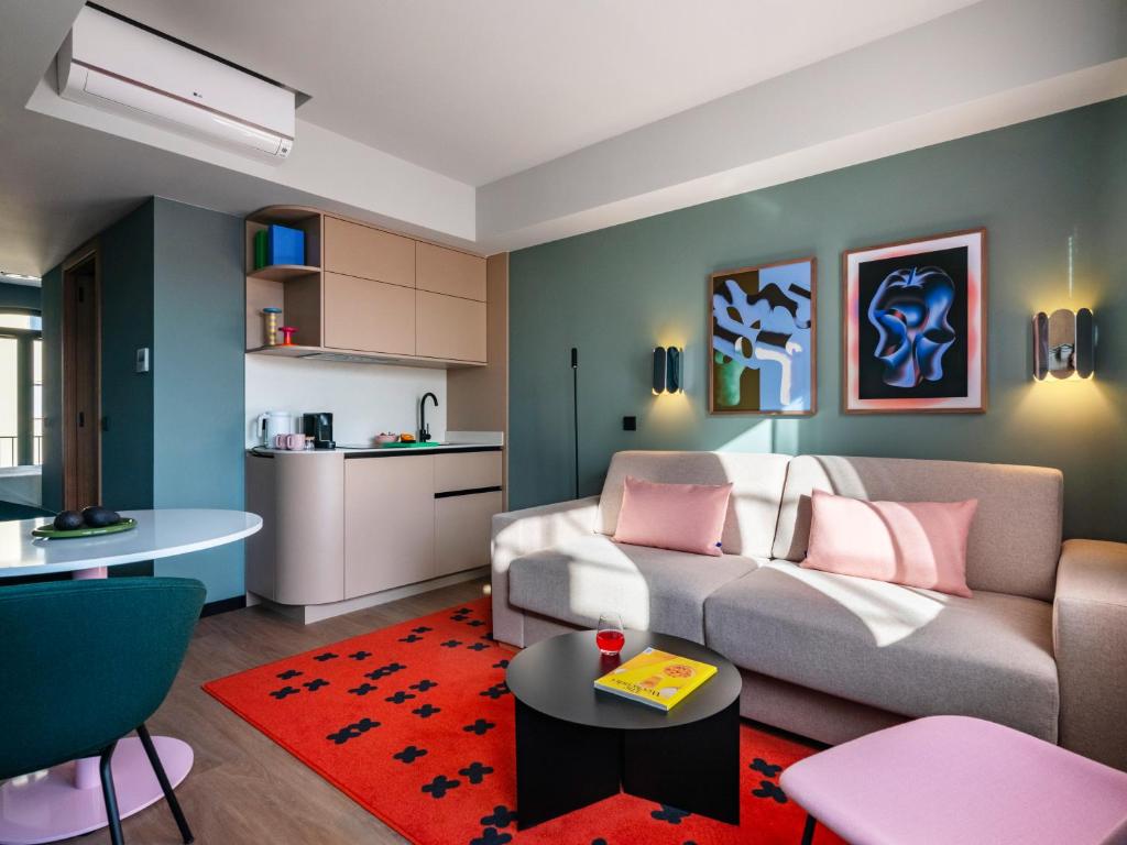 
Extra Large Studio with Kitchenette and Sofa Bed
