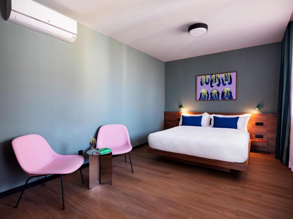 
One-Bedroom Apartment with Sofa Bed
