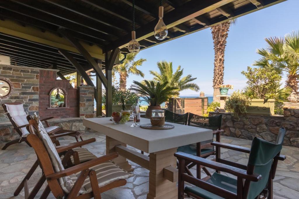 A balcony or terrace at Talizeti Home - Adults Only