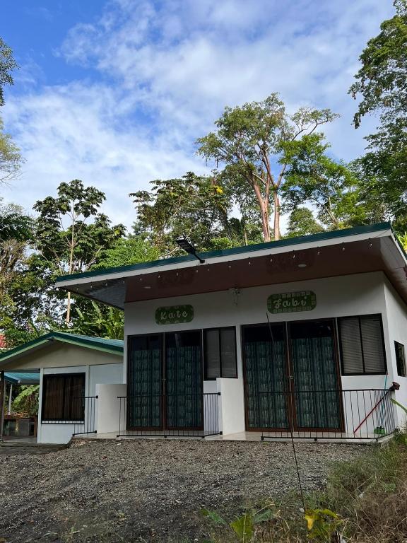 Το κτήριο όπου στεγάζεται  το διαμέρισμα