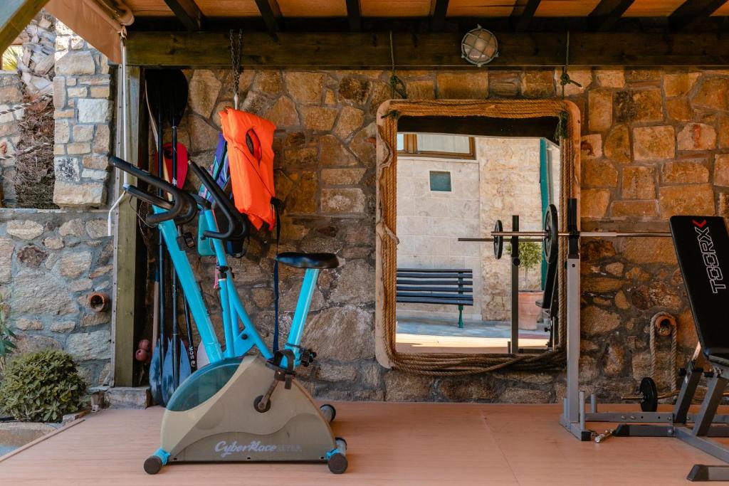 The fitness centre and/or fitness facilities at Talizeti Home - Adults Only