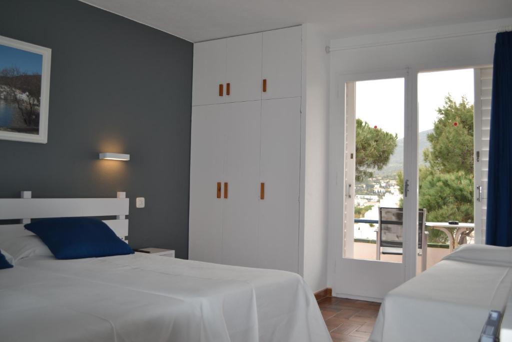Postel nebo postele na pokoji v ubytování Hotel S´Aguarda