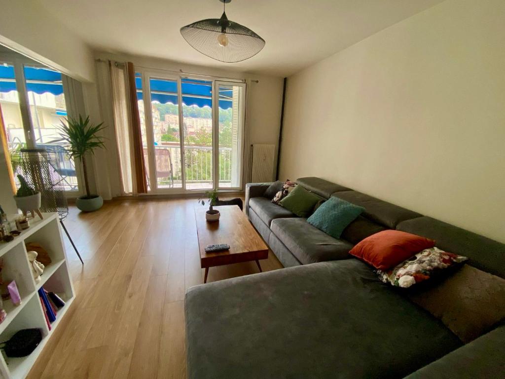 Photo de la galerie de l'établissement Appartement lumineux 70m2 avec garage, à Besançon