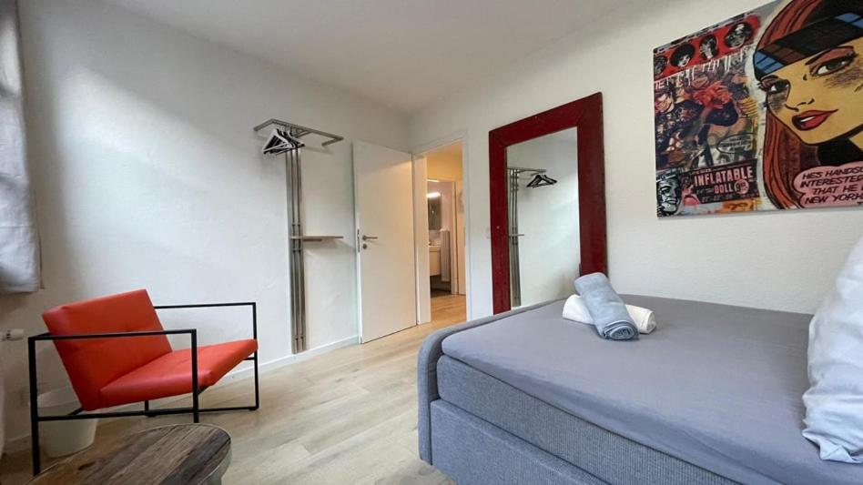 Postel nebo postele na pokoji v ubytování Rheinstream Guesthouse Basel