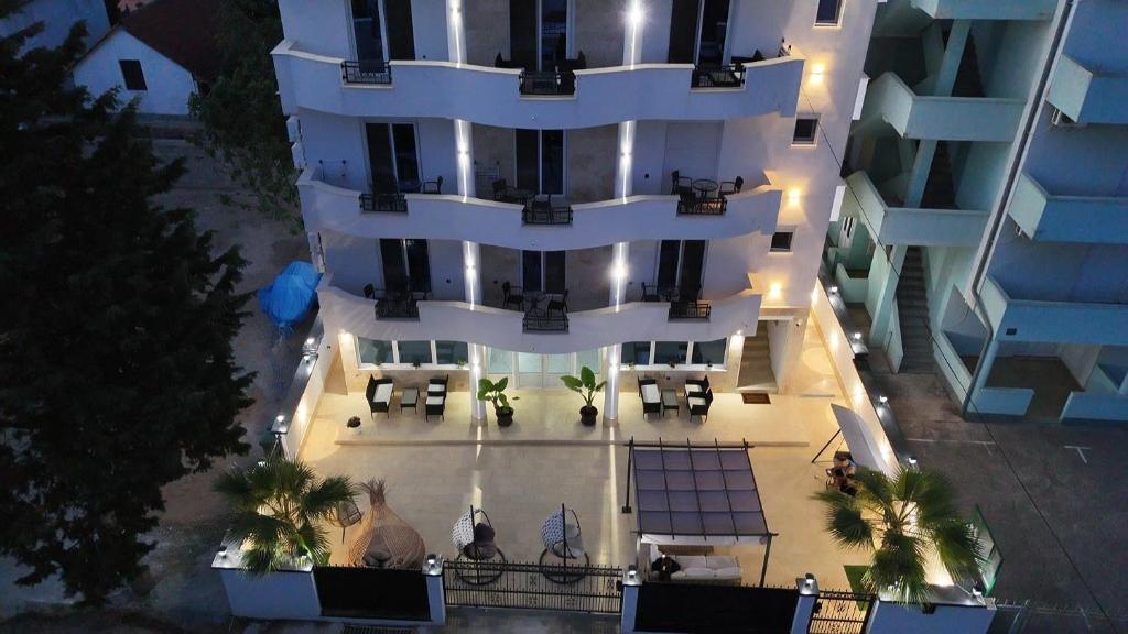 Budova, kde se aparthotel nachází