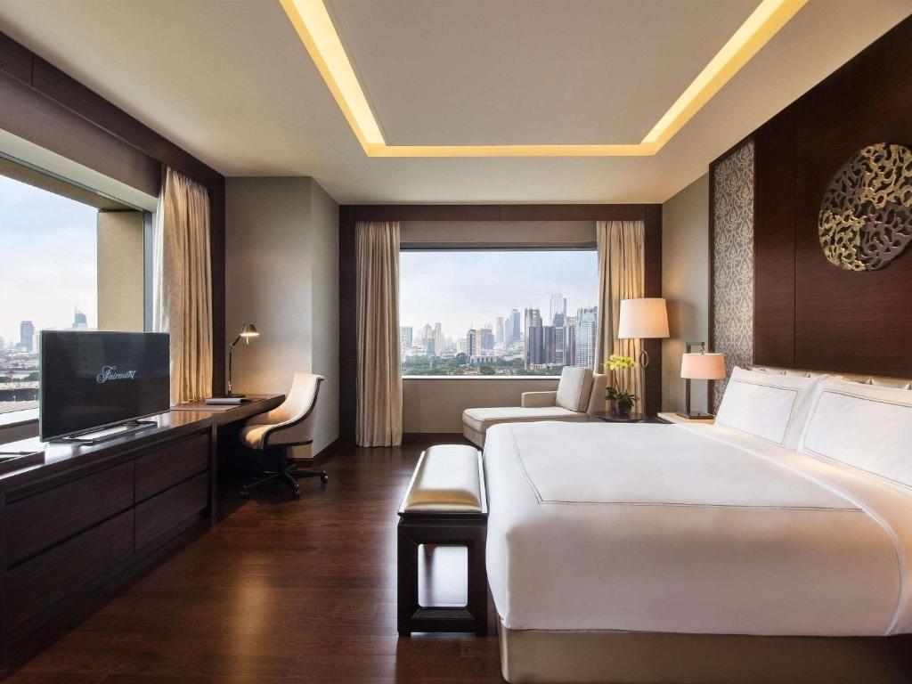 TV a/nebo společenská místnost v ubytování Fairmont Jakarta