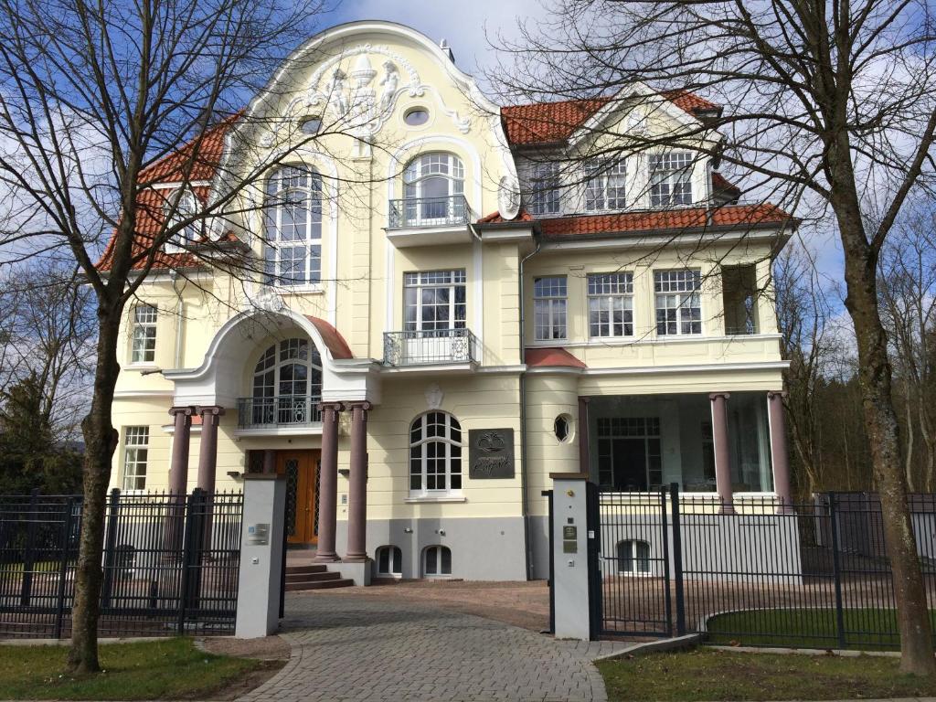 Appartements Am Kurpark, Bad Pyrmont, Germany - Booking.com