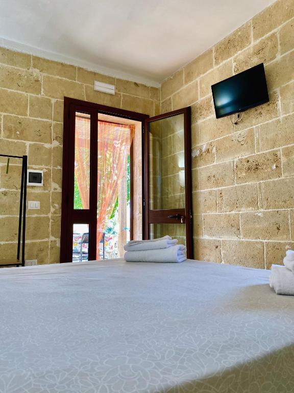 TV a/nebo společenská místnost v ubytování Le stanze di Ray - Salento Homes