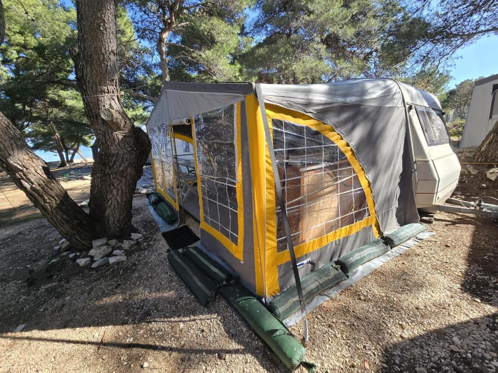 Fotografie z fotogalerie ubytování Caravan near the sea 2 v destinaci Ugljan