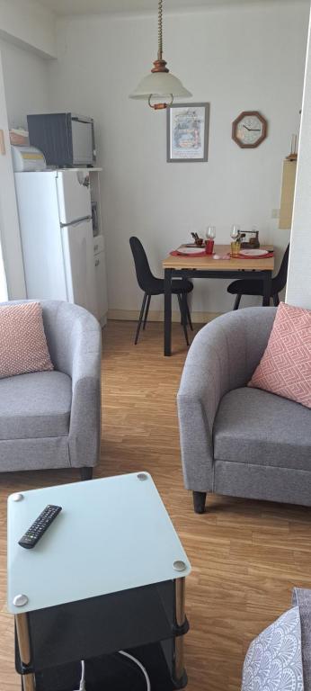 Kuchyň nebo kuchyňský kout v ubytování Grand studio Audrey 50 m des cures rénové avec goût parking wifi