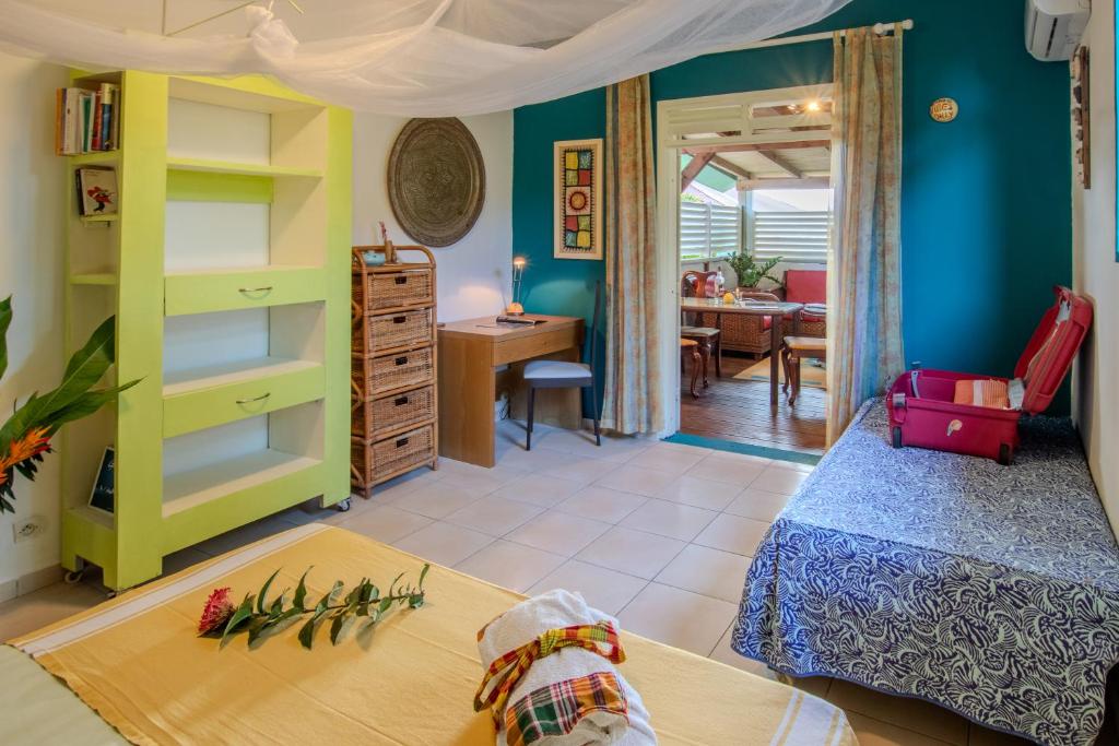 Postel nebo postele na pokoji v ubytování Jaden Kreyol - Gîte rural central 4 à 8 pers avec spa
