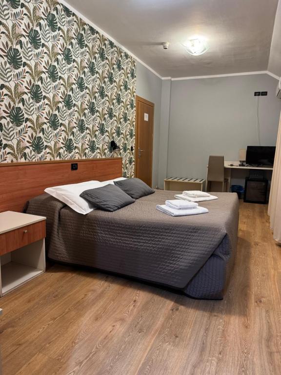 A bed or beds in a room at Hotel Delle Rose