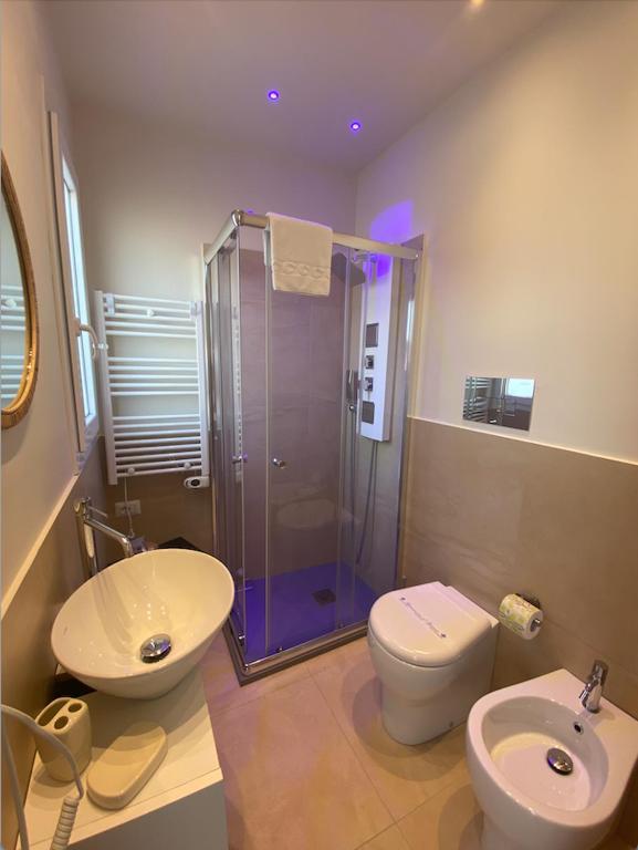 Koupelna v ubytování La Volta Rooms Locazione turistica