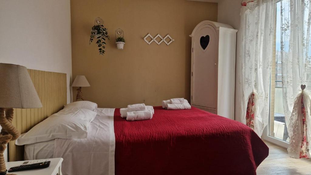 A bed or beds in a room at Il Mare Di Roma